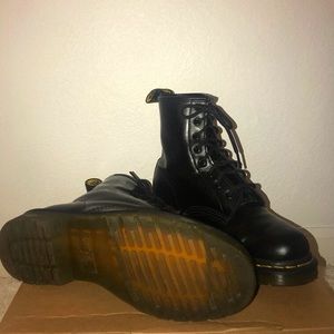 Perfect condition Women’s 1460 Smooth Doc Martens
